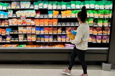 US Consumer Confidence Dips as Gas Prices and Inflation Bite
