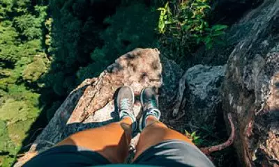 Why Your Feet Feel Strange Near Heights: The Science Explained