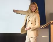 Amandaland Returns: Lucy Punch's Insufferable Star Back for Season 2