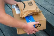 Amazon Driver Heroically Saves Woman from Hammer Attack by Husband