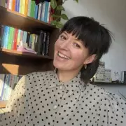 American Woman Baffled by UK House Quirks: Fireplaces and No Dishwashers