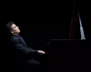 Arcadi Volodos Binds Schubert and Schumann with Playful Elegance