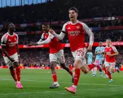 Arsenal Thrash Burnley 4-0 to Close Gap on Premier League Leaders