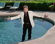 Barry Manilow on Cancer, Coming Out and Why the Show Must Go On at 82