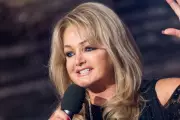 Bonnie Tyler in Coma After Emergency Surgery: Severe Pain Before Operation