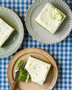 Bright Green Spinach Cake with Cream Cheese Icing Recipe