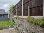 Collapsing Wall Dispute: Reddit Users Spot Key Detail in Photo