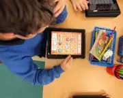Concerns Over Screen-Based Learning in Schools Intensify