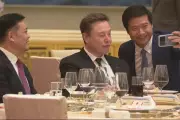 Elon Musk Makes Strange Faces in Selfies with Chinese Leaders