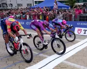 Giro d'Italia: Paul Magnier Wins Second Stage in Nail-Biting Sprint Finish