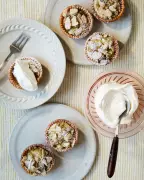 Gooseberry and Almond Pies: Sweet and Sour Summer Treat