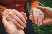 Human Right-Handedness Linked to Evolution of Bipedalism and Larger Brains