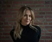 Jennie Garth on 90210 Fame, Midlife Crisis, and Choosing Herself