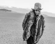 Linda Perry Opens Up About Cancer, Abuse, and Her Intimate New Documentary