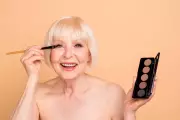 Master Eye Make-Up for Hooded Eyes: Expert Tips for a Lifted Look
