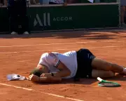 Mensik Labels French Open Heat 'Insane' After Collapsing in Five-Set Win