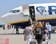 Ryanair Sees Summer Fares Flat, Warns of Future Price Hikes
