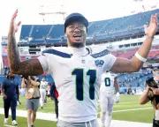 Seahawks Star Smith-Njigba Jokes After Receiving Wrong NFL Trophy