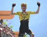 Sepp Kuss wins Giro stage 19 for historic grand tour stage win trilogy