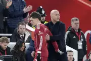 Slot Backs Isak and Wirtz to Improve After Slow Liverpool Start
