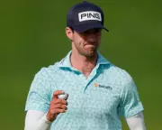 Smalley Leads by Two at US PGA, But Big Names Loom
