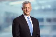 Standard Chartered CEO Apologizes for 'Lower-Value Human Capital' AI Remark