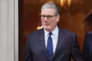 Starmer Meets Labour Ministers to Shore Up Support Amid Leadership Challenge