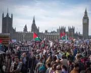 Starmer Warns Some Pro-Palestinian Protests Could Be Banned Amid Rising Antisemitism