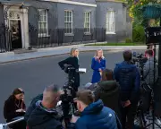 Starmer's Survival Strategy Under Scrutiny as Cabinet Support Wanes