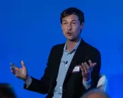 Steve Jobs’ Son Reed Seeks UK Cancer Investments with $1bn Fund