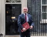 Steve Reed Warns Labour Against 'Doomscrolling' Through Leaders