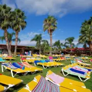 Tourist Praises Hotel for Removing Towels from Hogged Sunbeds