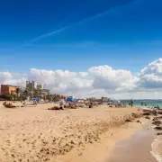 Tourists in Spain Hit by Unexpected Rain in May, Dampening Holidays