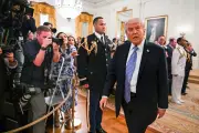 Trump Pauses Hormuz Operation to Finalize Iran Deal Amid Ceasefire Doubts