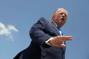 Trump Targets GOP Critics for 2028 Primaries Amid Congressional Majority Concerns