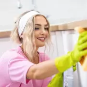 Two-Ingredient Cleaner for Greasy Kitchen Cabinets Without Scrubbing