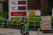 UK Drivers Cut Fuel Use Amid Iran War; Mortgage Activity Surges