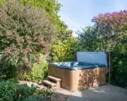 UK Heatwave Drives Up Hot Tub and Air Conditioner Prices