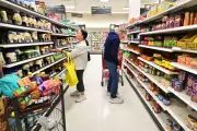 UK Inflation to Ease in April Before Oil-Driven Surge Later in 2026