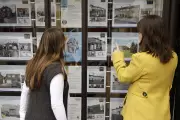 UK mortgage approvals hit four-month high as buyers rush to beat rate rises