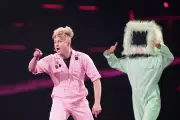 UK's Look Mum No Computer Performs at Eurovision Final Amid Mixed Israel Reception