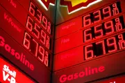US Gas Prices Volatile Ahead of Memorial Day Amid Iran Tensions