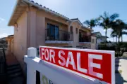 US Mortgage Rates Rise Again Amid Bond Volatility and Iran War