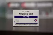 US Supreme Court Temporarily Preserves Access to Abortion Pill Mifepristone