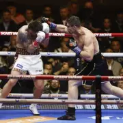 Usyk Stops Verhoeven in Controversial 11th-Round Bout