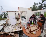 Weather Tracker: Tornadoes and Giant Hail Batter Central US