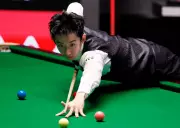Wu Yize Powers to 6-2 Lead Over Mark Allen in World Snooker Semi-Final Despite Blackout