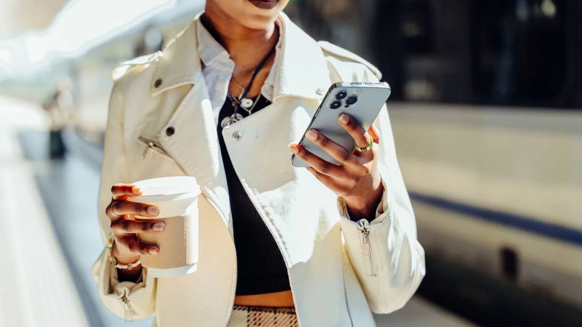 10 Gadgets to Survive a Long Commute, According to a Shopping Editor