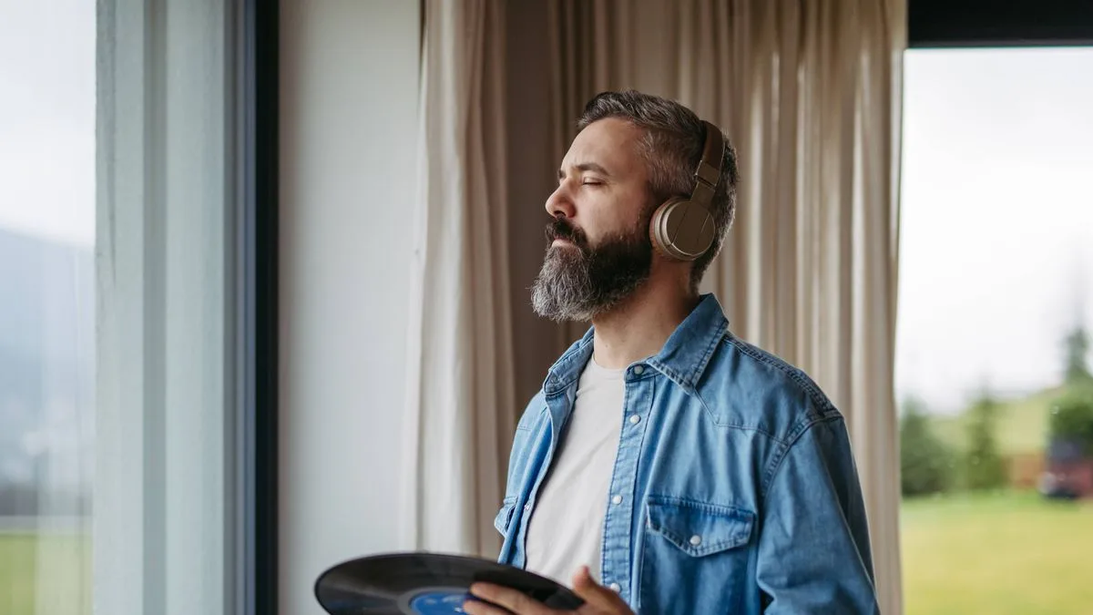 11 Simple Habits That Have 'Quietly Improved' Lives, According to Reddit