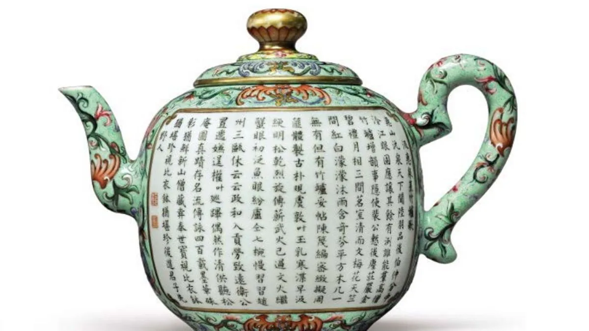 18th Century Chinese Teapot Sells for £2.6 Million at Auction